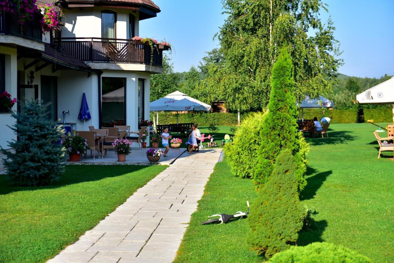 Natura Family Resort Avrig Exterior photo