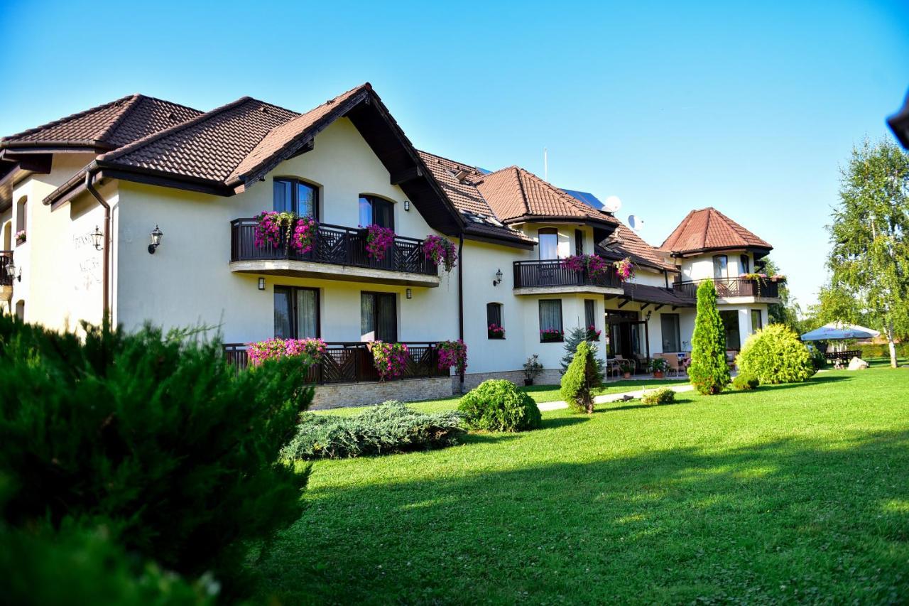 Natura Family Resort Avrig Exterior photo