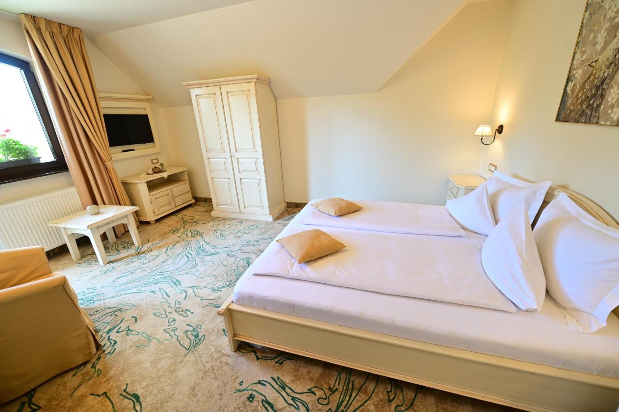 Natura Family Resort Avrig Exterior photo